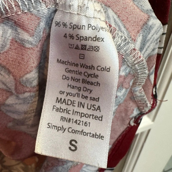 LuLaRoe Irma Red Black Floral Oversized High Low Tunic Top Size Small S - Med - Picture 8 of 9